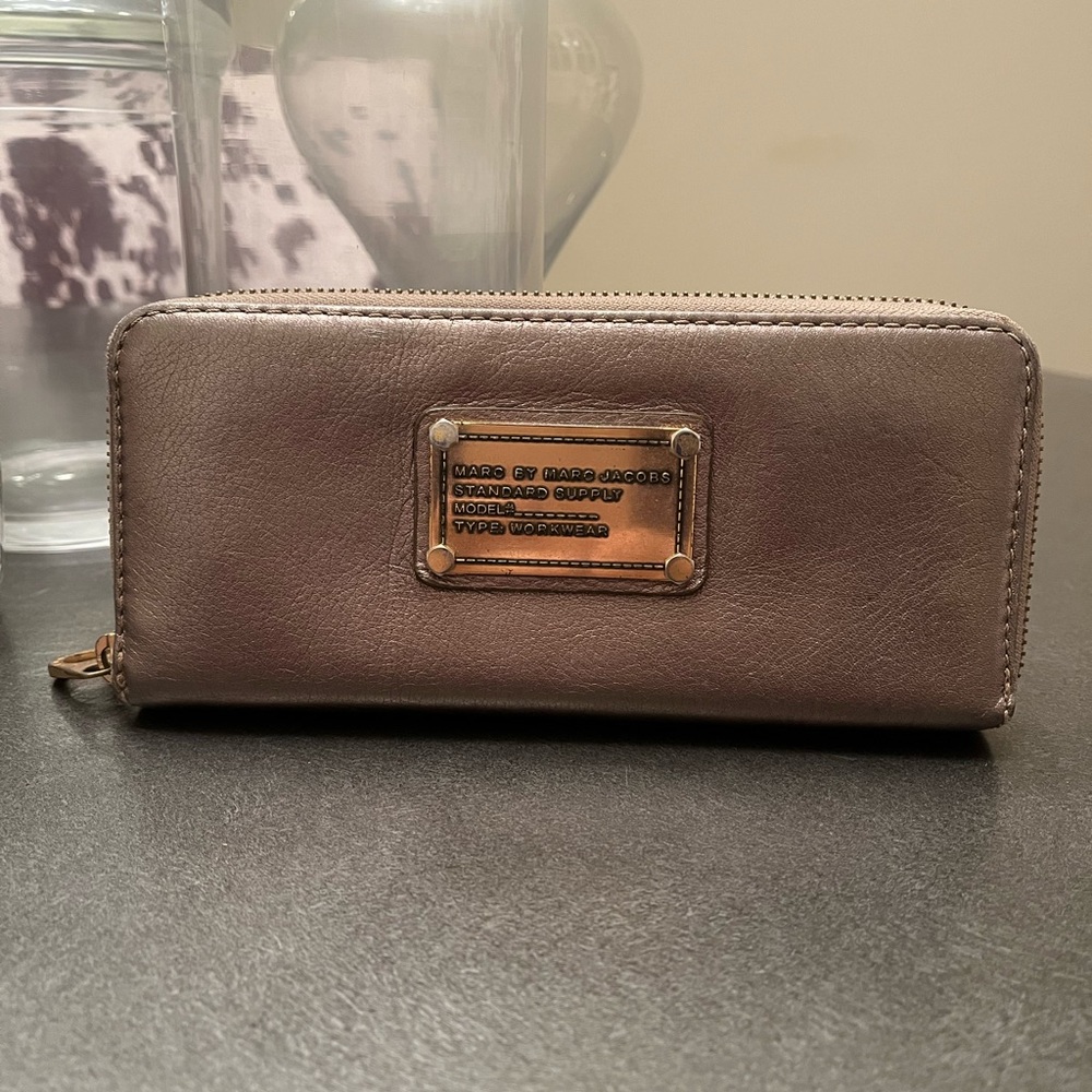 Marc Jacobs gold long wallet **AUTHENTIC**